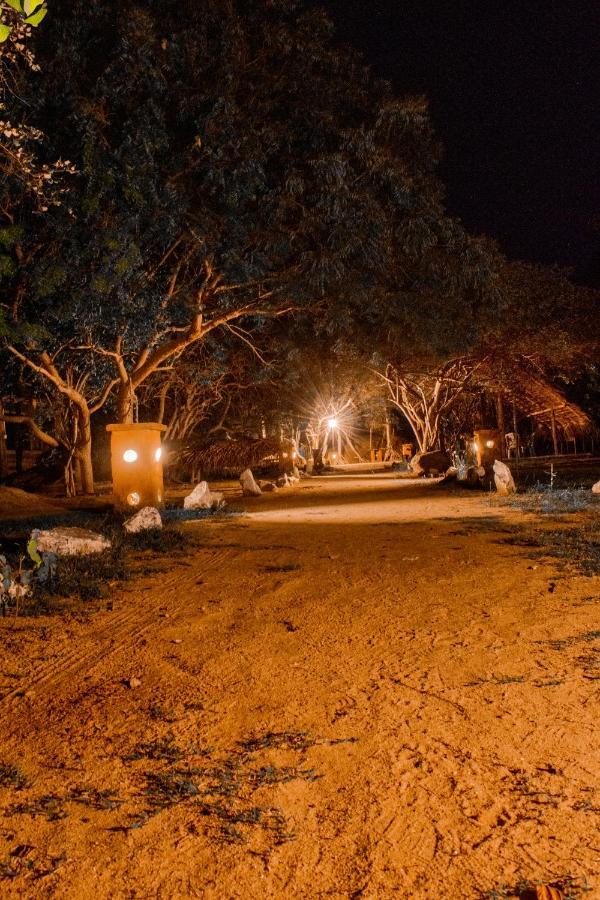 Sarada Beach Resort Yala Tissamaharama Buitenkant foto